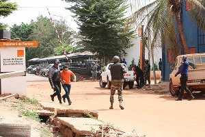 Россияне спаслись из плена в Мали Россияне спаслись из плена в Мали