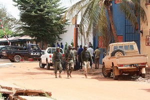 В освобожденном отеле нашли 27 погибших В освобожденном отеле нашли 27 погибших