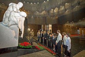 Как "Бессмертный полк" помогает детям Как "Бессмертный полк" помогает детям