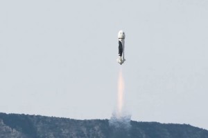 Многоразовая ракета успешно села в США Многоразовая ракета успешно села в США