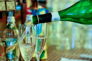 К Новому году шампанское подешевеет К Новому году шампанское подешевеет