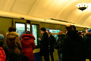 В метро задержали трех человек с оружием В метро задержали трех человек с оружием