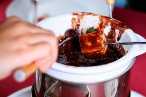 Украинец украл шоколад для фондю с салом Украинец украл шоколад для фондю с салом