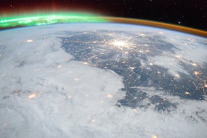 Как северное сияние окутало Москву и Питер Как северное сияние окутало Москву и Питер