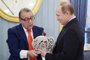 Путин получил корону Российской империи Путин получил корону Российской империи