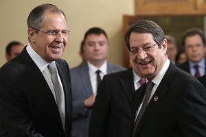 Президент Кипра выпил за Путина и Лаврова Президент Кипра выпил за Путина и Лаврова