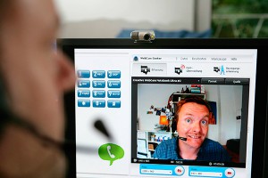 Зачем заклеивать веб-камеры изолентой Зачем заклеивать веб-камеры изолентой