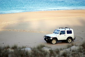 На пляже в Испании нашли джип с гашишем На пляже в Испании нашли джип с гашишем