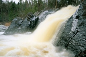 Ветер заставил водопад течь вверх Ветер заставил водопад течь вверх