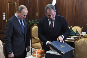 Шойгу показал Путину черный ящик сбитого Су-24 Шойгу показал Путину черный ящик сбитого Су-24