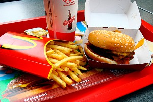 В говяжьих котлетах McDonald's нашли курятину В говяжьих котлетах McDonald's нашли курятину