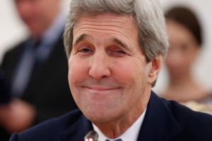 Лавров подарил Керри Деда Мороза Лавров подарил Керри Деда Мороза