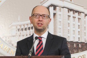 Почему Яценюку повысили зарплату Почему Яценюку повысили зарплату