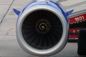 Сотрудника аэропорта засосало в турбину Сотрудника аэропорта засосало в турбину