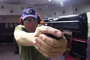 Рогозин показал мастерство стрельбы (видео) Рогозин показал мастерство стрельбы (видео)