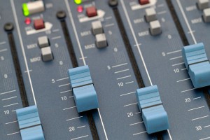 "ИГ" вербует людей по радио "ИГ" вербует людей по радио