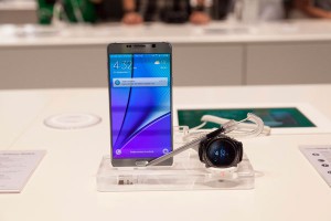 Samsung Galaxy рекордно подешевел в России Samsung Galaxy рекордно подешевел в России