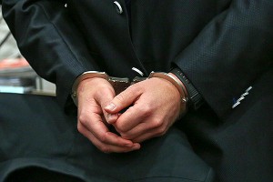 Чиновник Минобороны обвинен во взятке Чиновник Минобороны обвинен во взятке