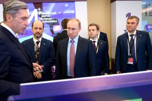 Путин пообещал поддержку интернету Путин пообещал поддержку интернету