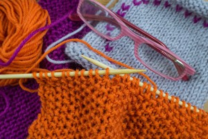 Застрявшая в туалете бабушка связала внуку шарф Застрявшая в туалете бабушка связала внуку шарф