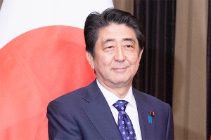 Премьер Японии получил открытку от Путина Премьер Японии получил открытку от Путина