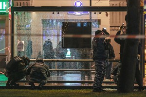 Гранату на остановку в Москве сбросили с крыши Гранату на остановку в Москве сбросили с крыши