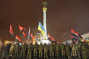 Киев перебрасывает в Донбасс нацистов Киев перебрасывает в Донбасс нацистов