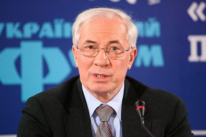 Азаров обвинил Яценюка в развале экономики Азаров обвинил Яценюка в развале экономики