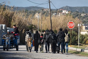 Мигрантов хотят лишить ценных вещей Мигрантов хотят лишить ценных вещей