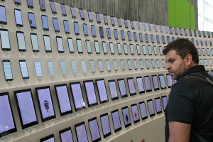 Россиян ждет резкое подорожание смартфонов Россиян ждет резкое подорожание смартфонов