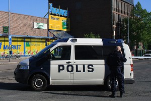 Финки принуждают подростков-беженцев к сексу Финки принуждают подростков-беженцев к сексу