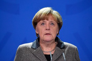 Ангела Меркель получила нож в спину Ангела Меркель получила нож в спину