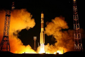 Российский "Бриз-М" развалился на орбите Российский "Бриз-М" развалился на орбите