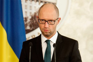 Яценюк напал на Порошенко Яценюк напал на Порошенко