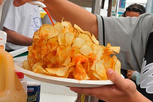 На чипсах хотят размещать страшные картинки На чипсах хотят размещать страшные картинки