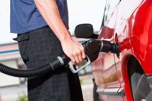 Бензин в ОАЭ стал дешевле воды Бензин в ОАЭ стал дешевле воды