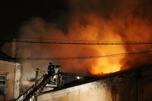 Мужчина чудом выжил при пожаре в Москве Мужчина чудом выжил при пожаре в Москве