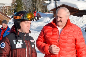 Медведев и Лукашенко покатались на лыжах Медведев и Лукашенко покатались на лыжах