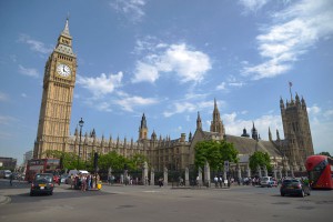 Британский парламент перевели на шариат Британский парламент перевели на шариат