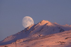 Ученые открыли удивительное свойство Луны Ученые открыли удивительное свойство Луны