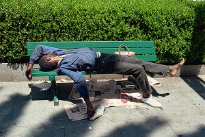 Бомж разбогател на опасных преступниках Бомж разбогател на опасных преступниках