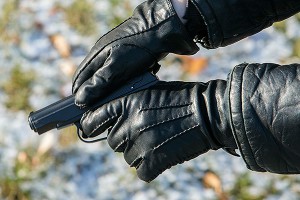 Бизнесмен устроил стрельбу из-за телевизора Бизнесмен устроил стрельбу из-за телевизора