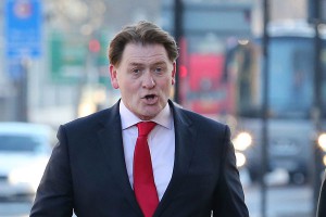 Министр Новой Зеландии получил по лицу пенисом Министр Новой Зеландии получил по лицу пенисом