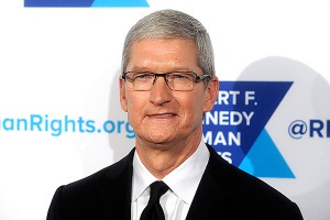 Главу Apple высмеяли за фото на iPhone Главу Apple высмеяли за фото на iPhone