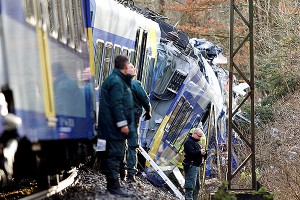 Немецкий поезд разорвало на части Немецкий поезд разорвало на части