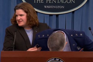 Генерал упал в обморок после вопроса о F-35 Генерал упал в обморок после вопроса о F-35