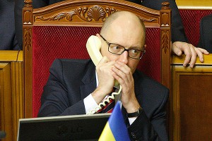 Яценюк чудом удержался в кресле Яценюк чудом удержался в кресле