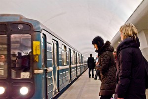 Сотрудница метро спасла поезд от крушения Сотрудница метро спасла поезд от крушения