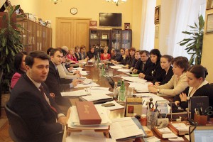 Правозащитников избавили от совместительства Правозащитников избавили от совместительства