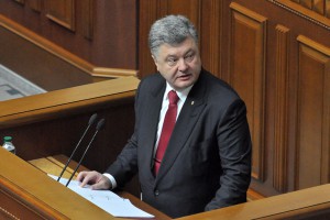 Порошенко умоляет Раду открыть двери в ЕС Порошенко умоляет Раду открыть двери в ЕС